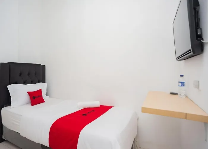 RedDoorz at Jalan Bangau Palembang Hotel